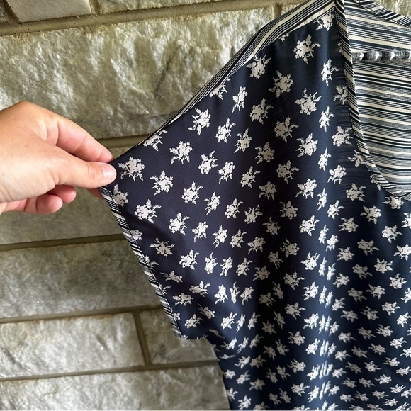 Alfani mixed print short sleeve polyester blouse navy blue cream size 14 - Picture 3 of 7